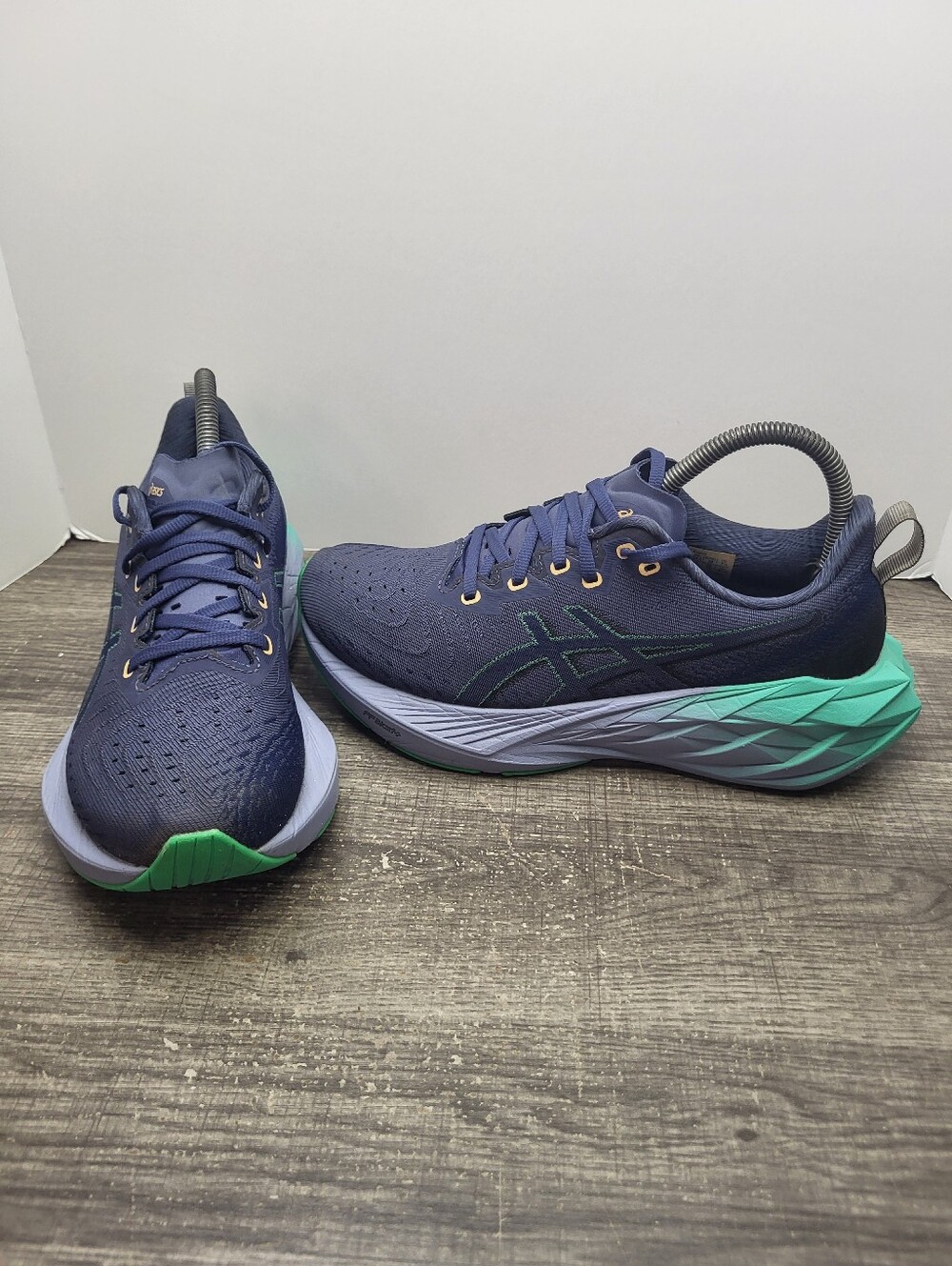 Asics Novablast 4 Running Shoes Mesh Lace-Up Low Top Blue Green Women's Size 7.